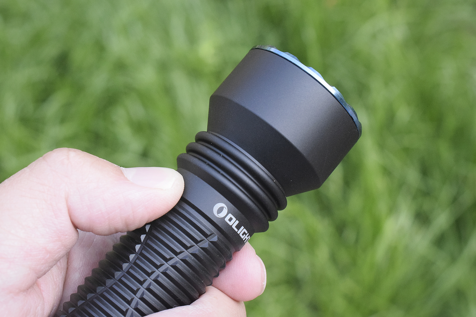 短小精悍的性能均衡之作！傲雷神剑Javelotmini远射战术手电体验