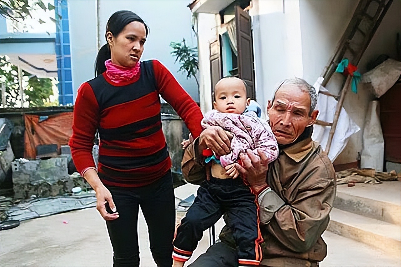 22岁越南姑娘嫁广西48岁大叔,18岁越南姑娘嫁72岁老公