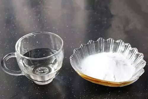 去除油烟机上的油渍小窍门,抽油烟机上的油渍去除方法