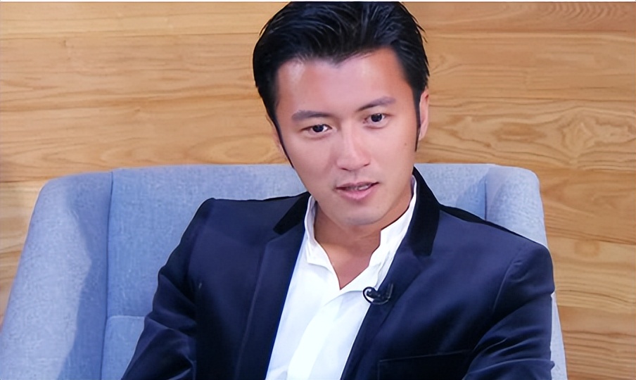 王菲谢霆锋最新状态,王菲谢霆锋机场后续