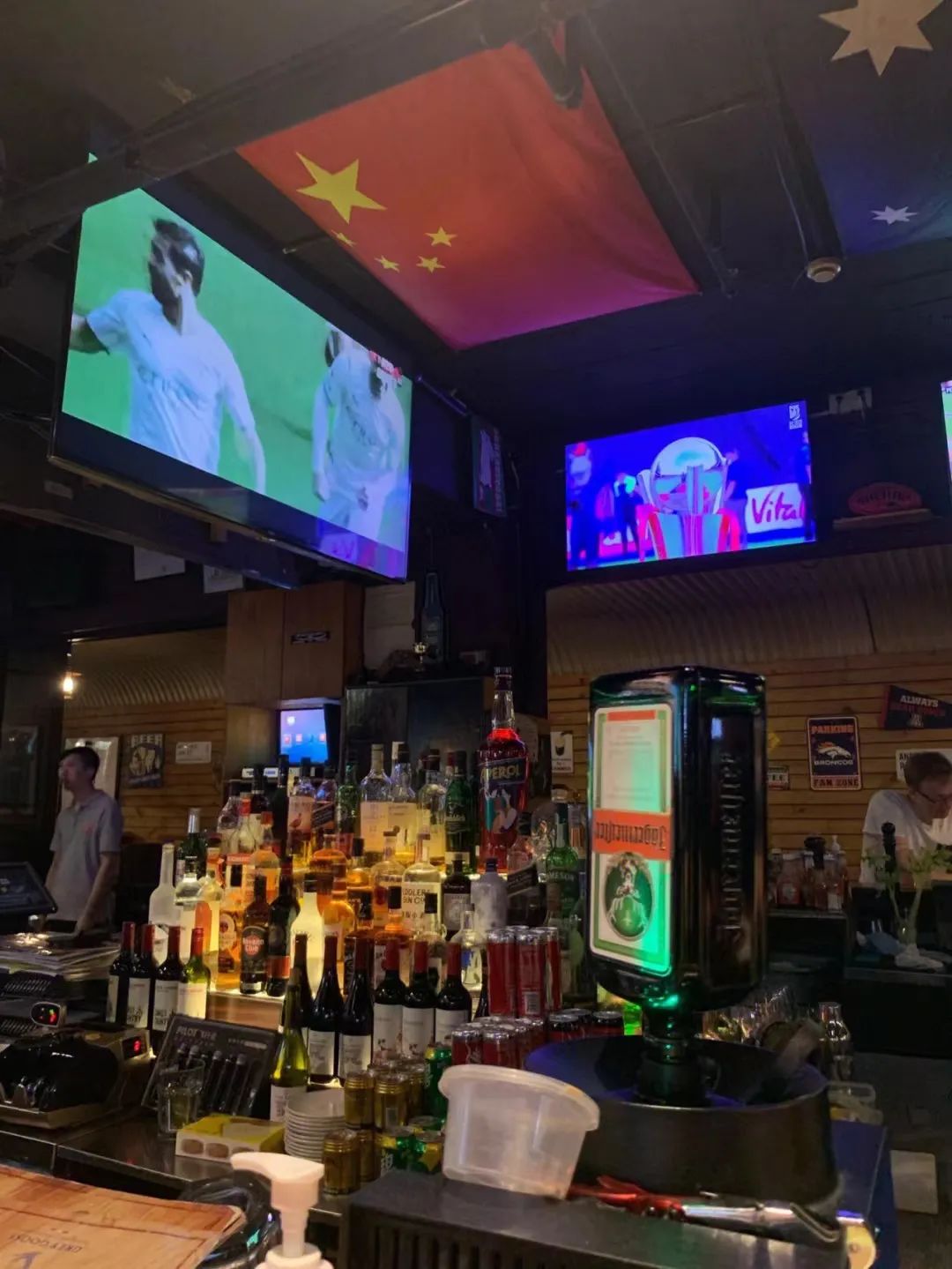 世界杯全国狂欢场面,大屏幕看世界杯球赛的好去处