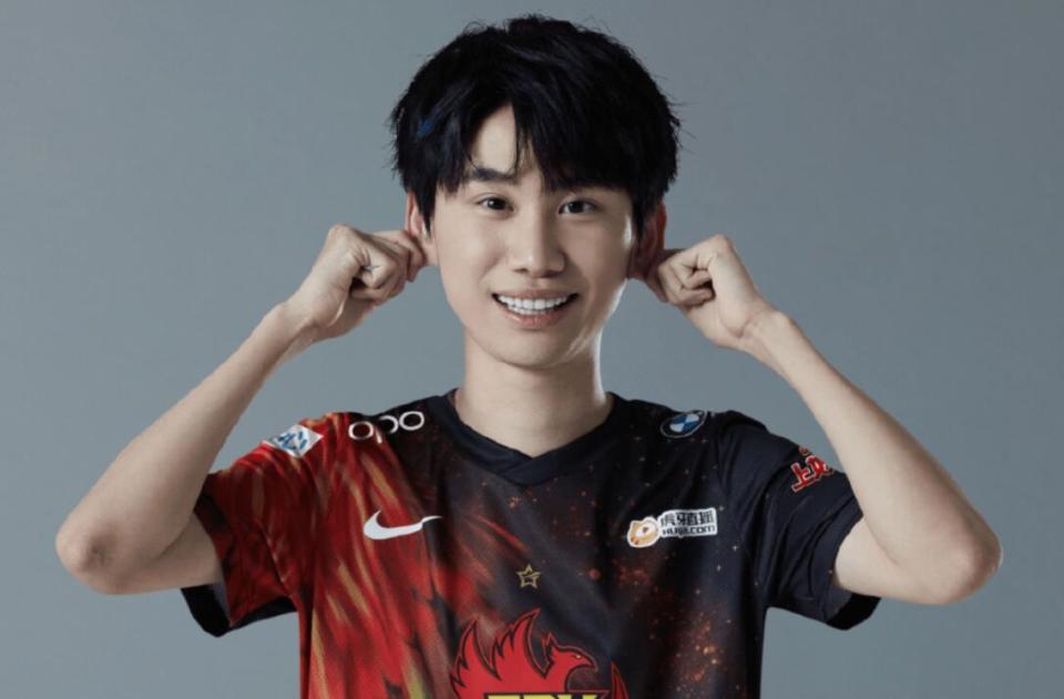 Doinb透露自己电脑配置，3万块钱买不到，一块显卡就要上万元