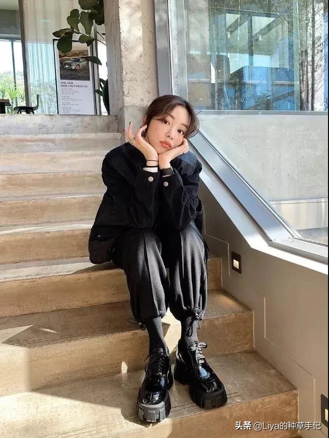 马丁靴配什么裤子好看女,卡其色马丁靴搭配裤子男