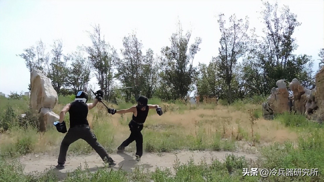 古代武术为什么讲究套路,传统武术里长枪跟长棍的不同用法