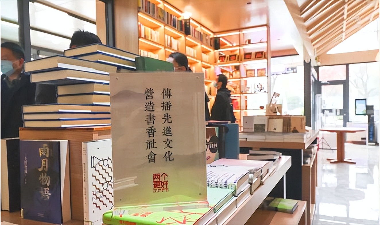 在书屋岗位体验过程怎么写,在书店工作都要干什么