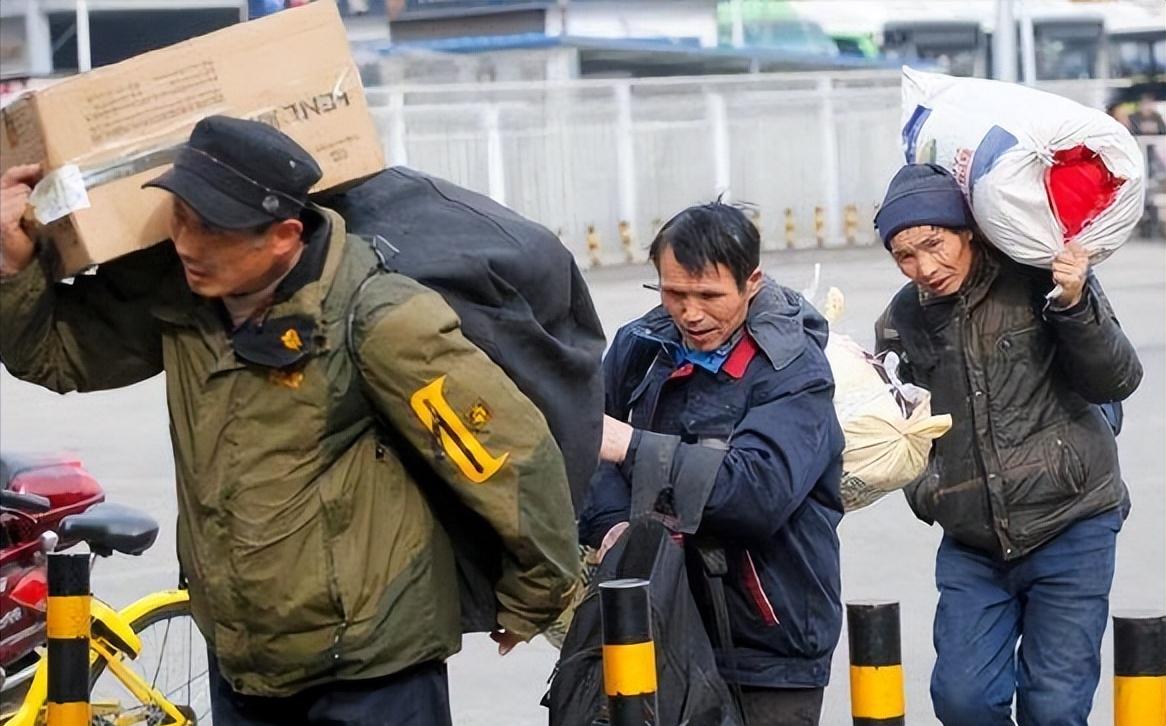 为什么民工一天能挣4500,为什么农民工一天能挣300元