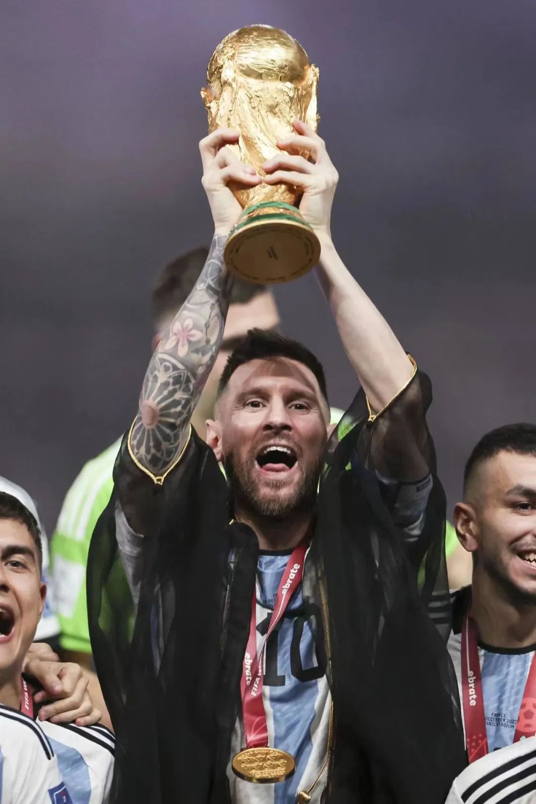 梅西捧杯完整版视频,梅西捧得大力神杯那段