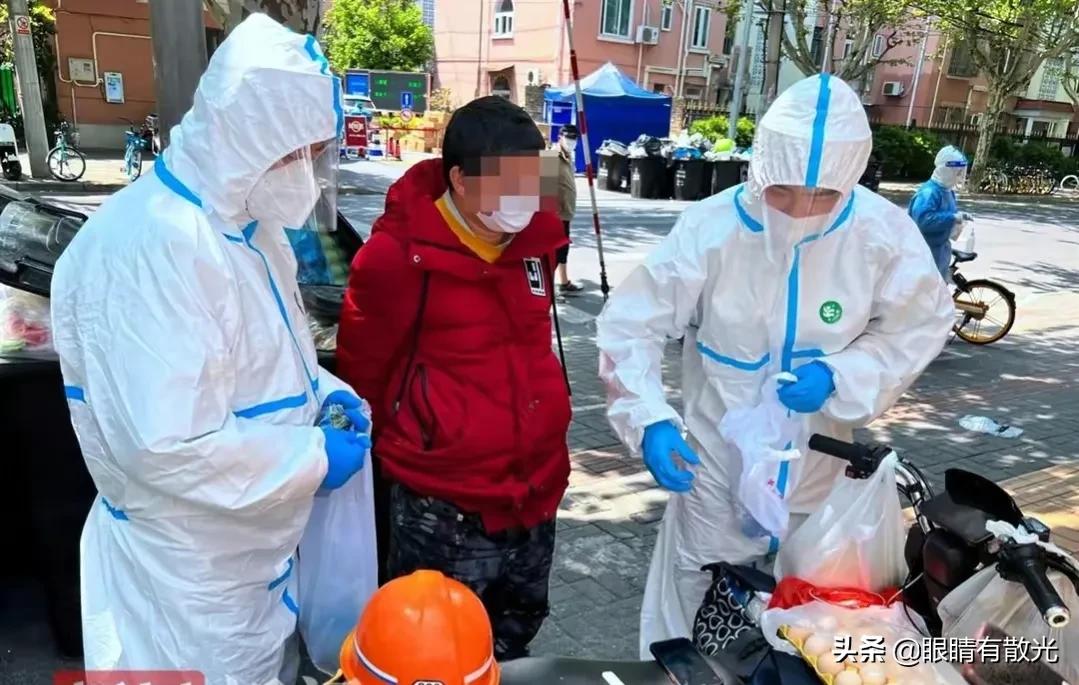 上海一骑手代购6桶泡面30个鸡蛋,上海一骑手代购6桶泡面