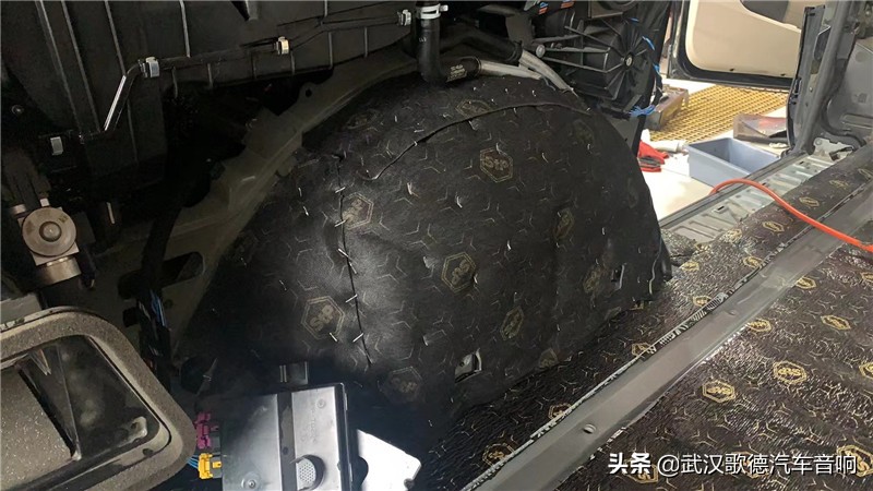 威霆隔音降噪改装,奔驰威霆汽车隔音降噪