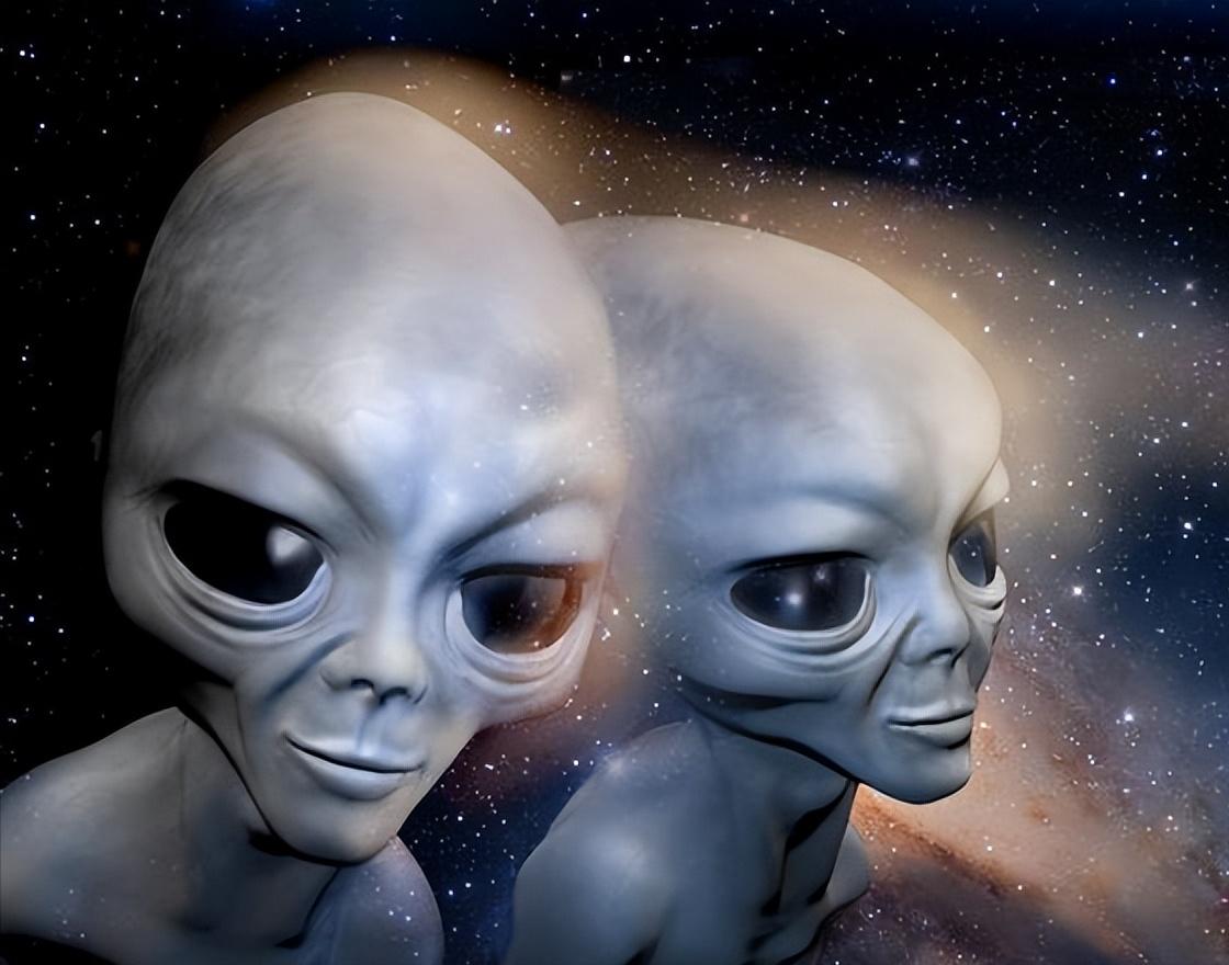 从客观角度中，浅看当代艺术中的外星人身体