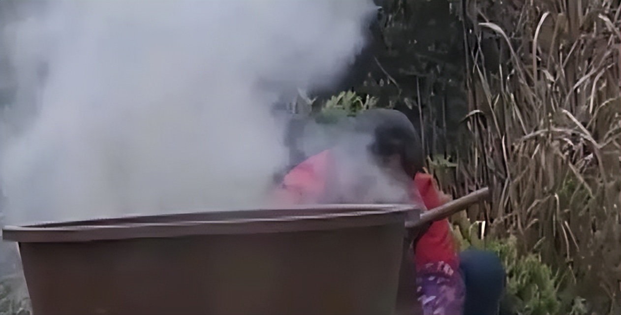 江西14岁男孩10年间，每天强迫自己喝30斤水，医生：必须这样喝水