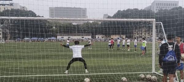 蒿俊闵踢球之路,低调勤勉的蒿俊闵