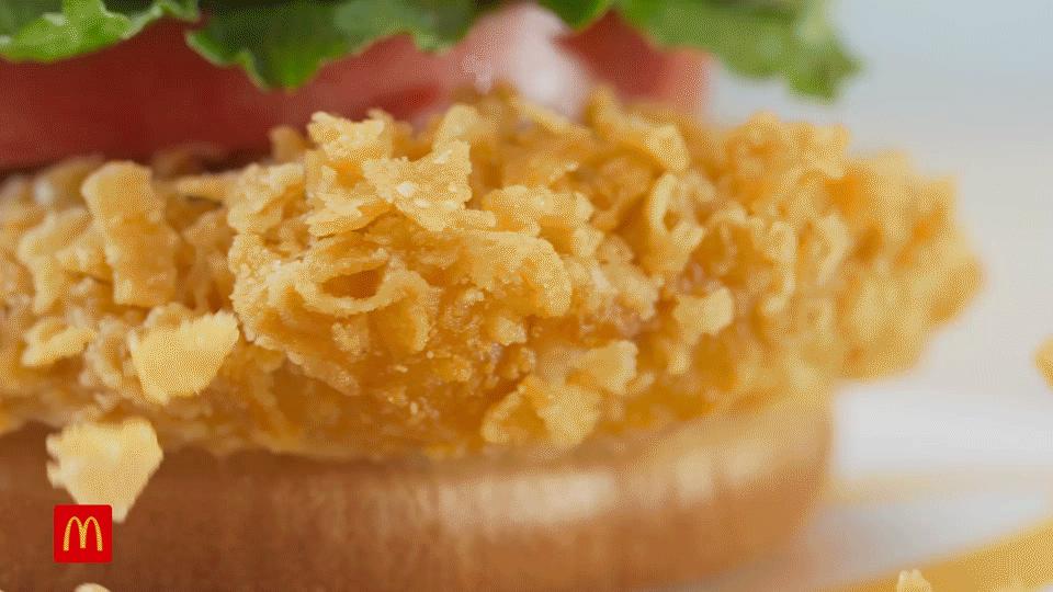 一口上头！麦当劳的新汉堡脆到了我的心巴上