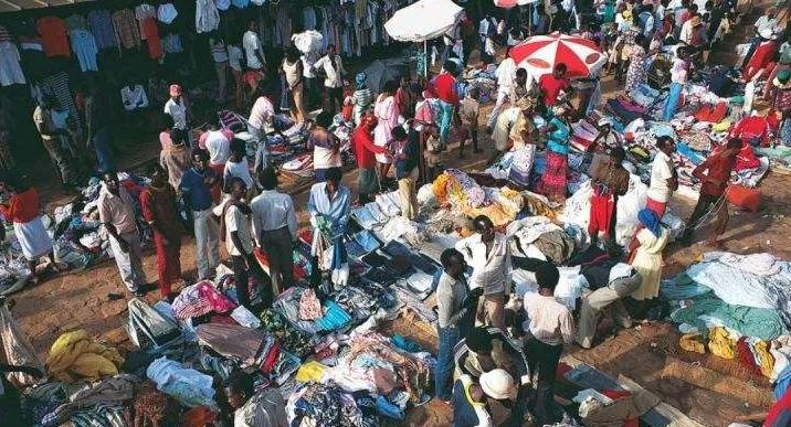 中国旧衣服在非洲被哄抢,一天能卖掉20万,女式内衣最受欢迎