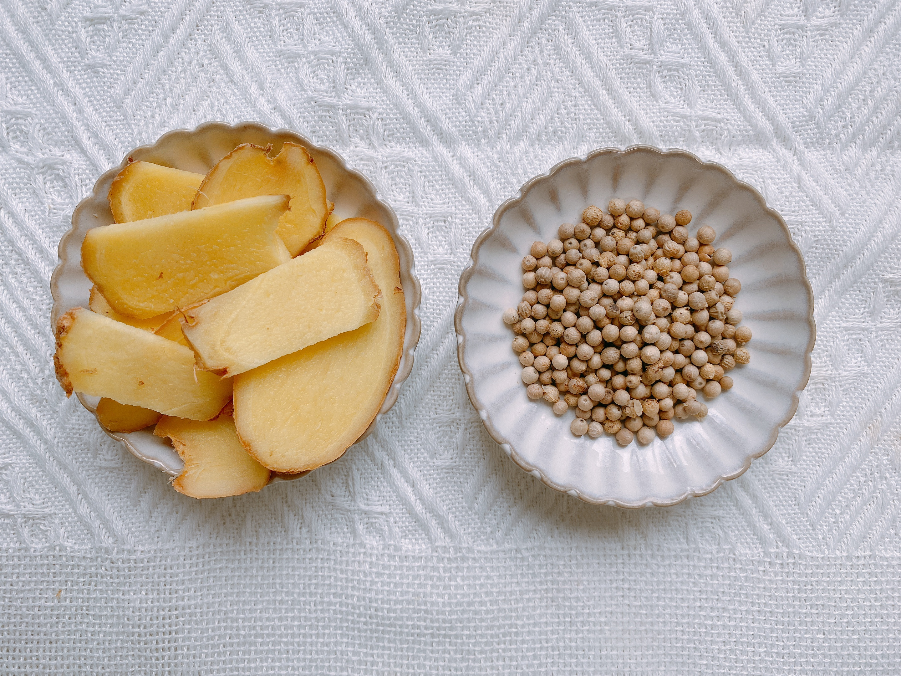 冬天猪肚鸡汤炖什么最补,暖胃驱寒的胡椒猪肚鸡汤