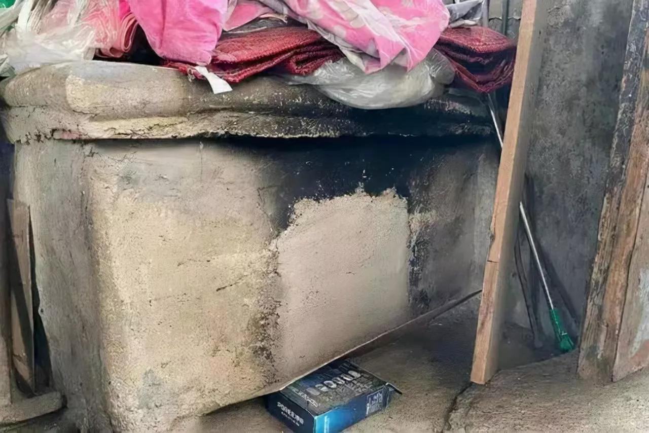 为环保封炉子,为了环保封堵灶坑