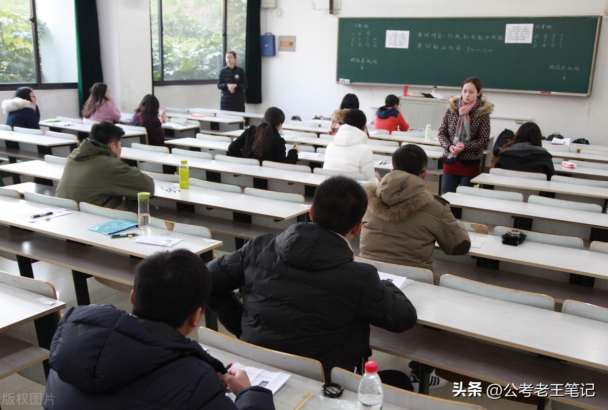 乡镇的公务员转正后一般加多少钱,乡镇聘用人员有编制吗