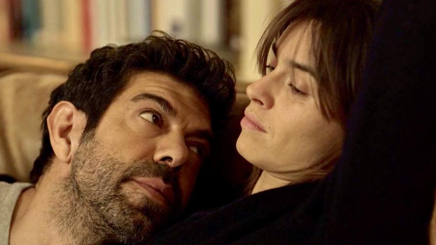 《错换人生》:以轻松幽默的手法呈现出人际、家庭和爱情等问题