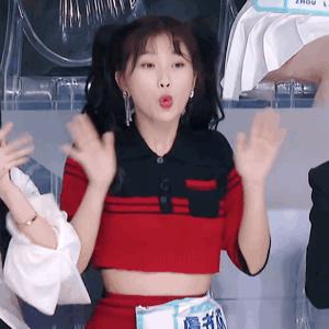 北京台春晚杨幂关晓彤杨紫,元旦跨年演唱会关晓彤造型