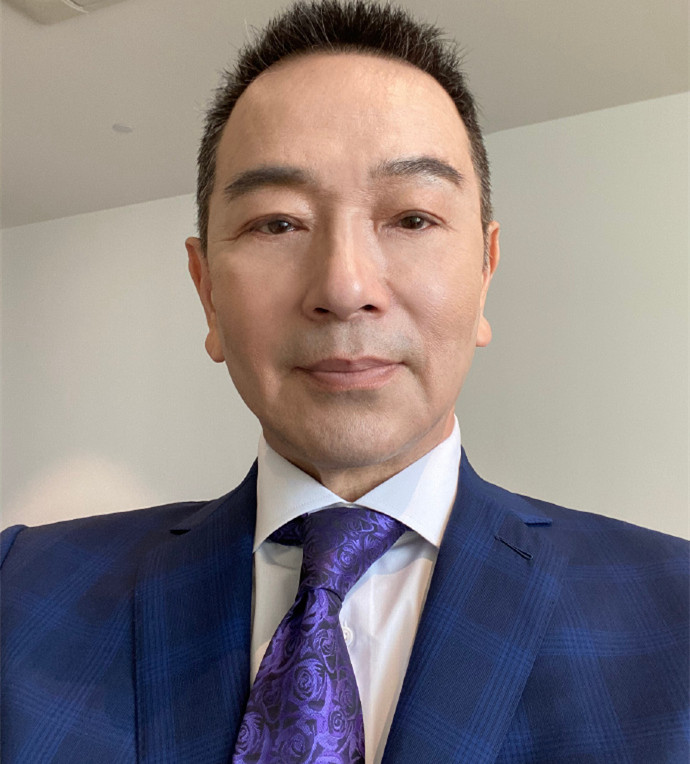 张晨光全家近照,62岁的张晨光看着依然硬朗帅气