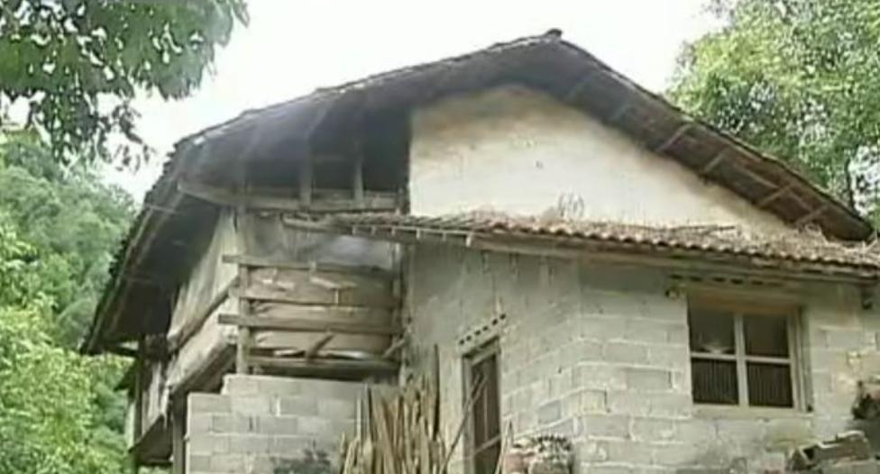 四川富翁刘文均：百万家产给前妻自己住进深山，养黑鸡年入400万