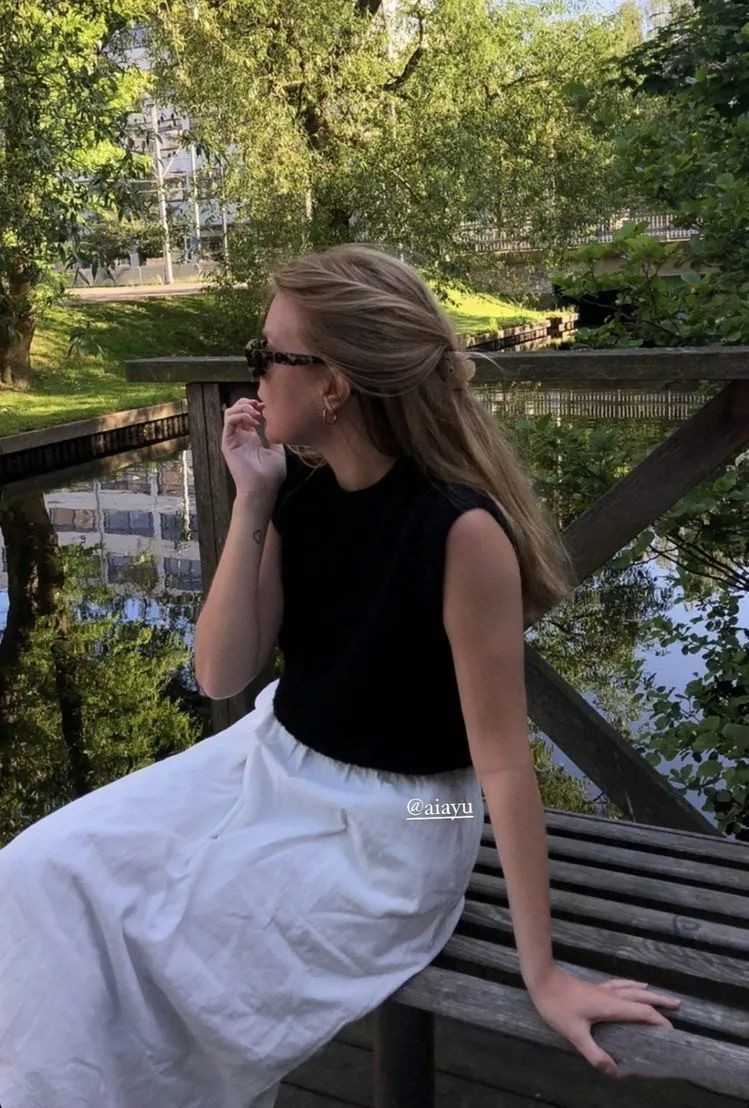 夏天穿黑色还是白色衣服好看,夏天来了穿白色好看还是黑色好看