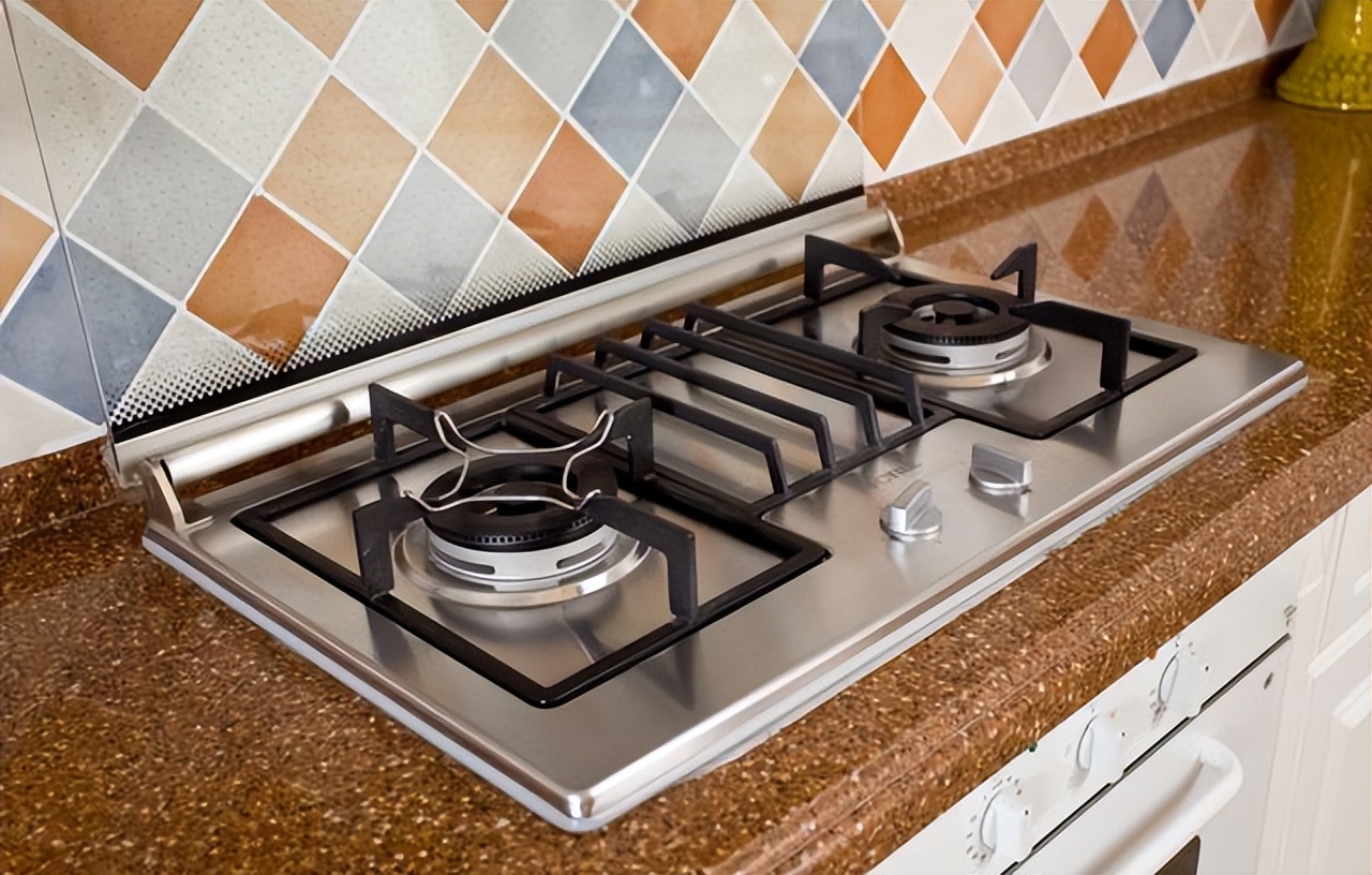 第一次搬新家燃气灶怎么使用,搬新家煤气灶要换吗