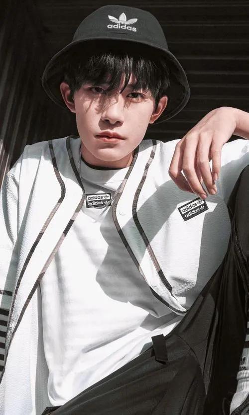 易烊千玺谦逊视频,易烊千玺的低调