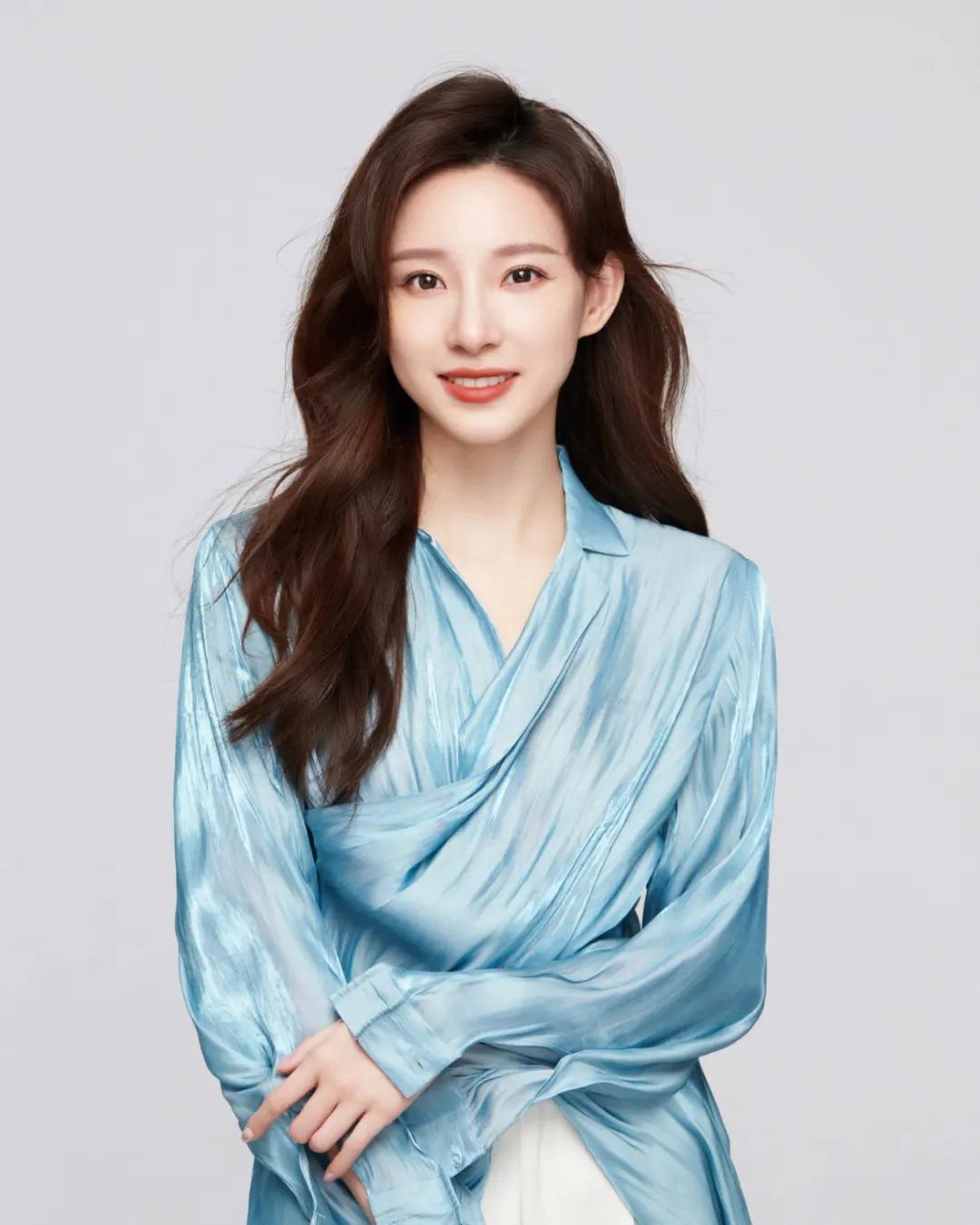 女主持人马凡舒简介,马凡舒央视女主持