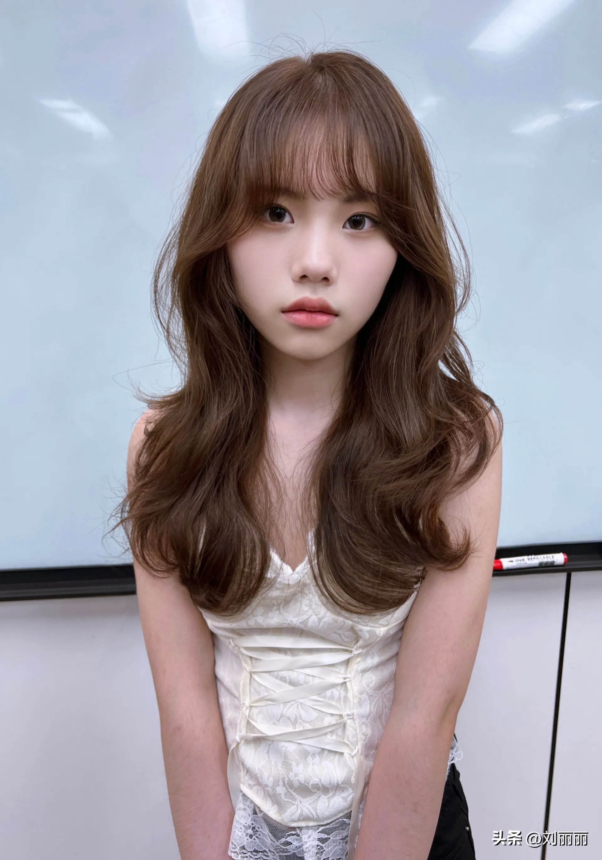 狼尾鲻鱼头锁骨发纹理烫女生,适合鹅蛋脸型的纹理烫短发