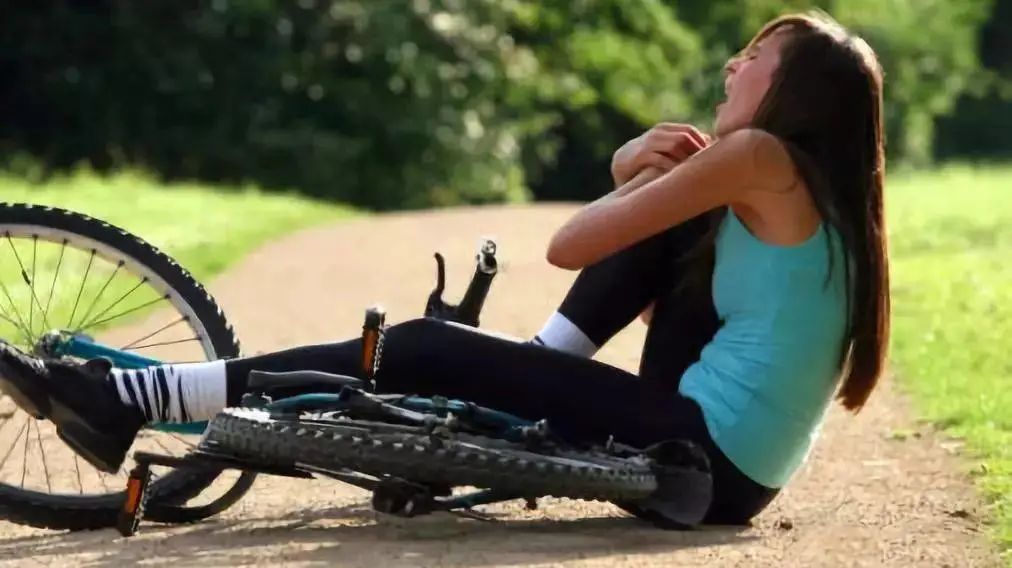 骑车大腿抽筋是什么症状,骑车抽筋怎么拉伸