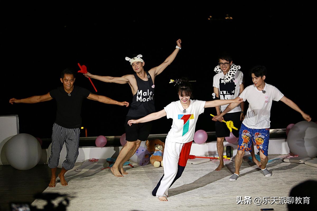 运动会开幕式舞蹈炸翻全场女生团,运动会开幕式男生女团舞蹈