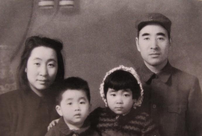 老日军女兵老照片,女子身着日本侵华军装露脸