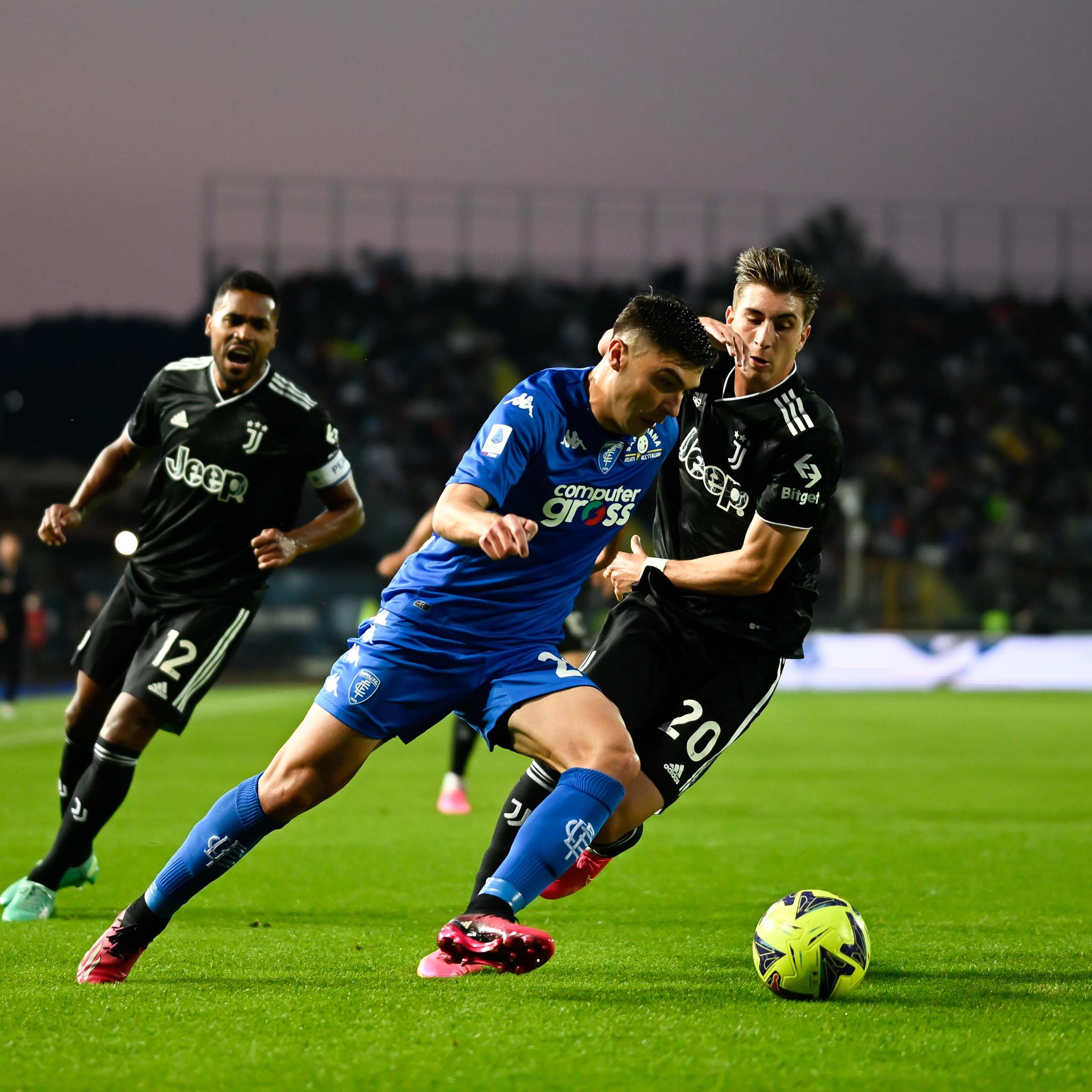 尤文0-3负米兰跌出欧冠区,尤文0-3不敌ac米兰回看