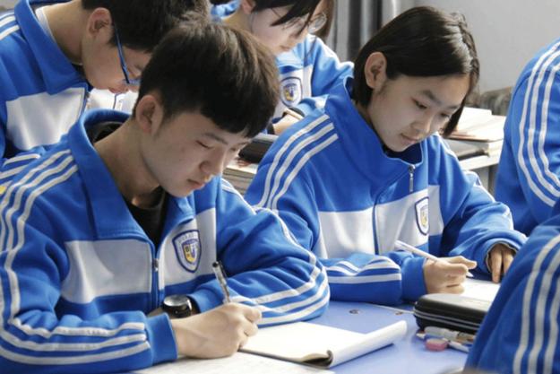 家长吐槽广西学校宿舍,家长发视频吐槽学校的住宿环境