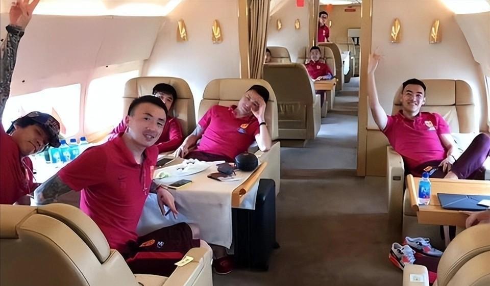 中国男足低谷悲伤画面,中国男足最悲惨一场