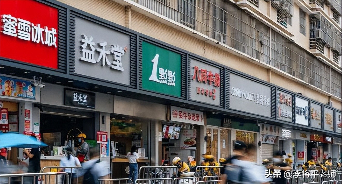 我国为何满街都是药店？为什么有人说药店多是好事，对比下美日！