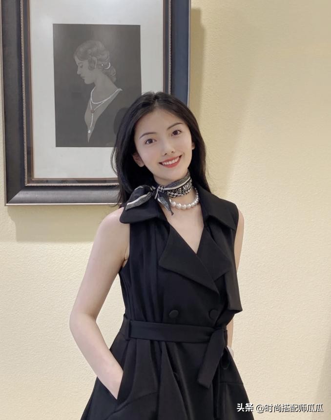 为何你戴丝巾有股浓浓的“大妈感”？*潮学**人这样搭，才够洋气时髦