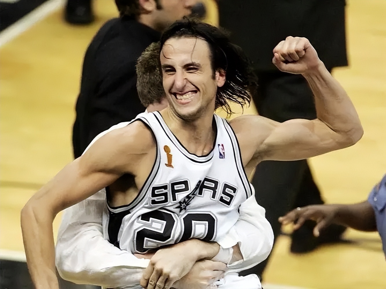 04nba总决赛吉诺比利,03年nba总决赛吉诺比利