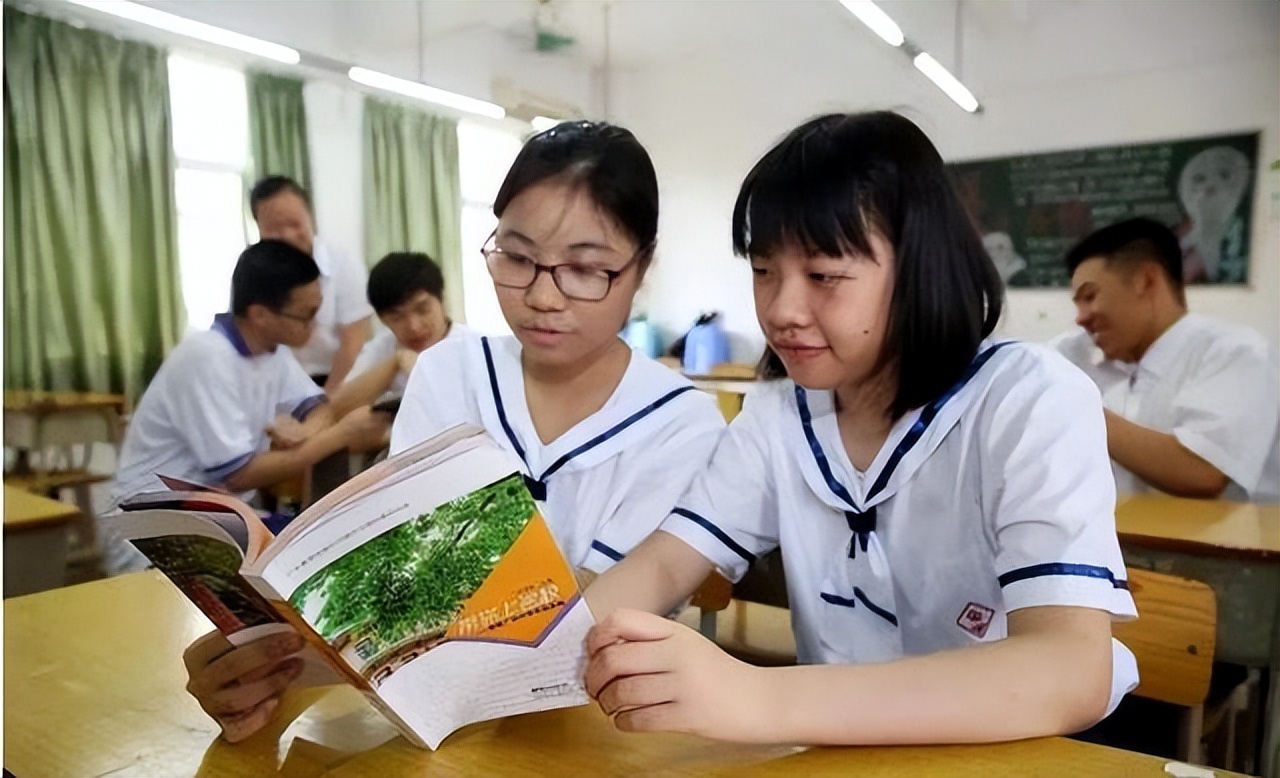 校长不让孩子穿耐克,中学校长规定不允许穿耐克进校园