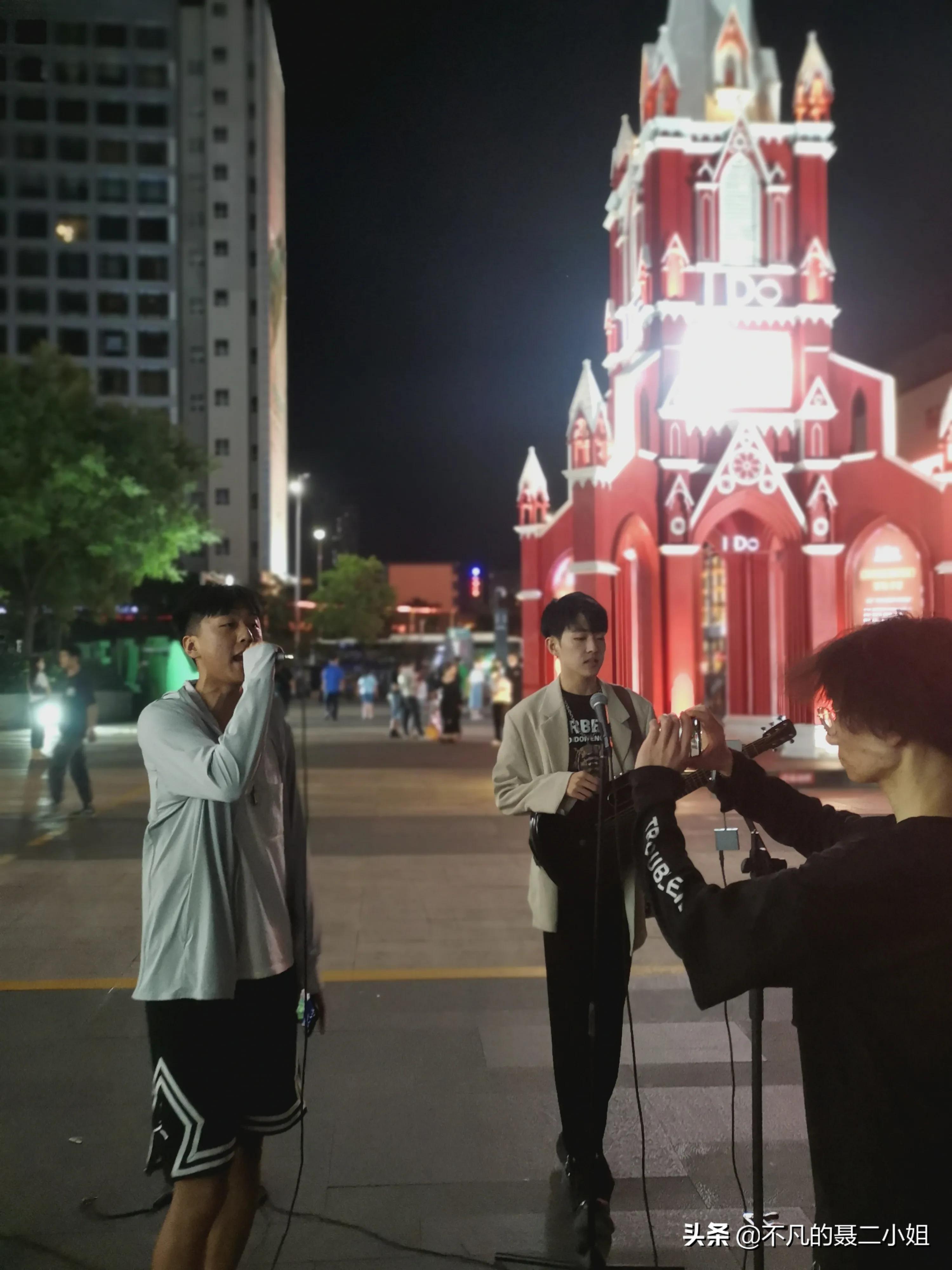 太原茂业夜景横屏,太原茂业人山人海
