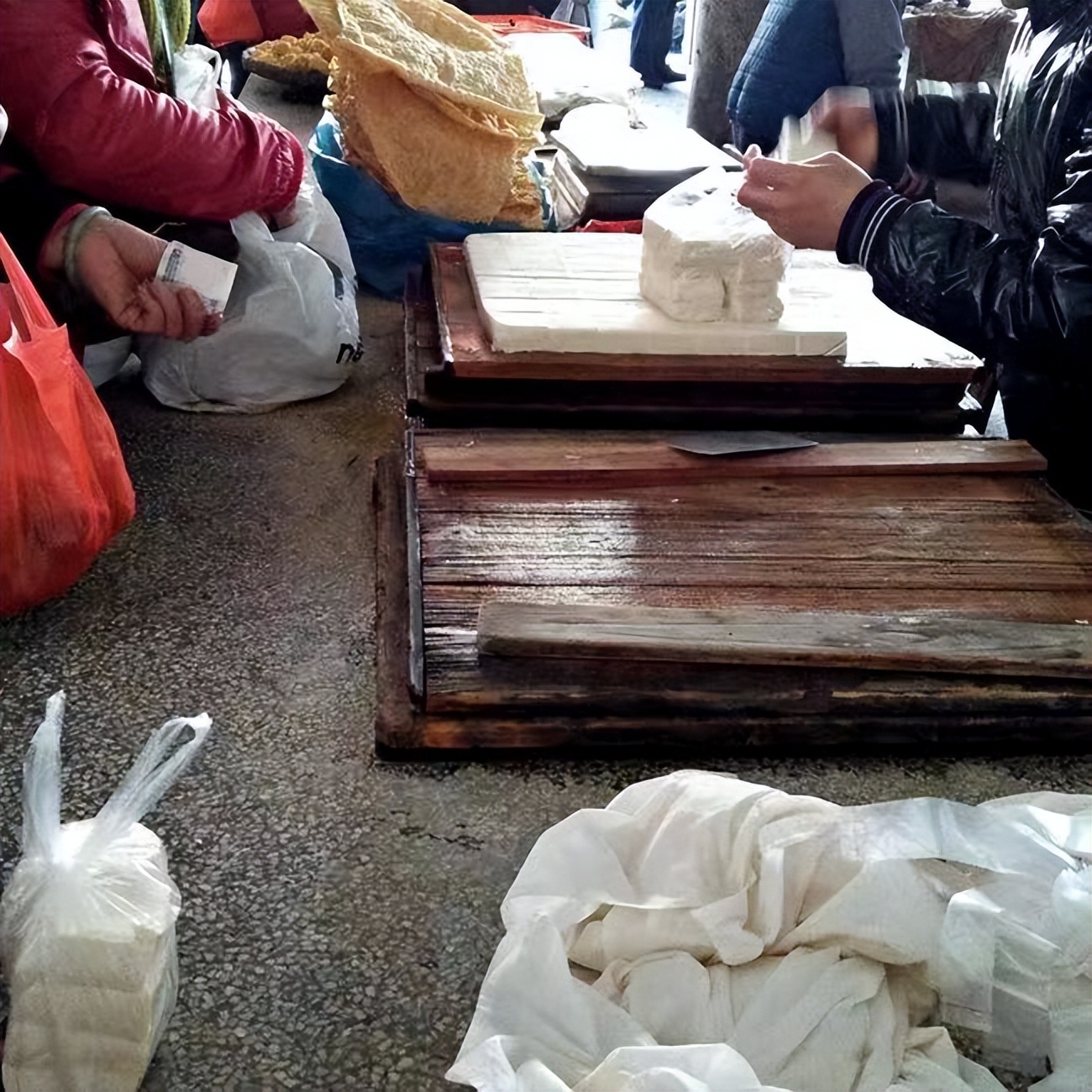 卖豆腐一年可以挣多少钱,在村里卖豆腐能赚多少钱