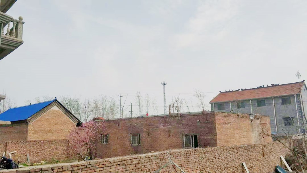 自建房房顶琉璃瓦利弊,树脂瓦红顶白底好用