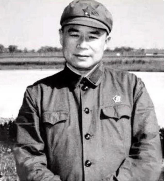 1975年，王近山在农场生活贫苦，*小平邓**得知后：恢复行政6级待遇