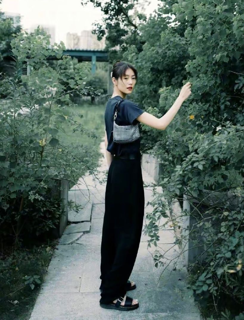 刘雯穿红裤子的搭配,刘雯穿什么样的裤子好看