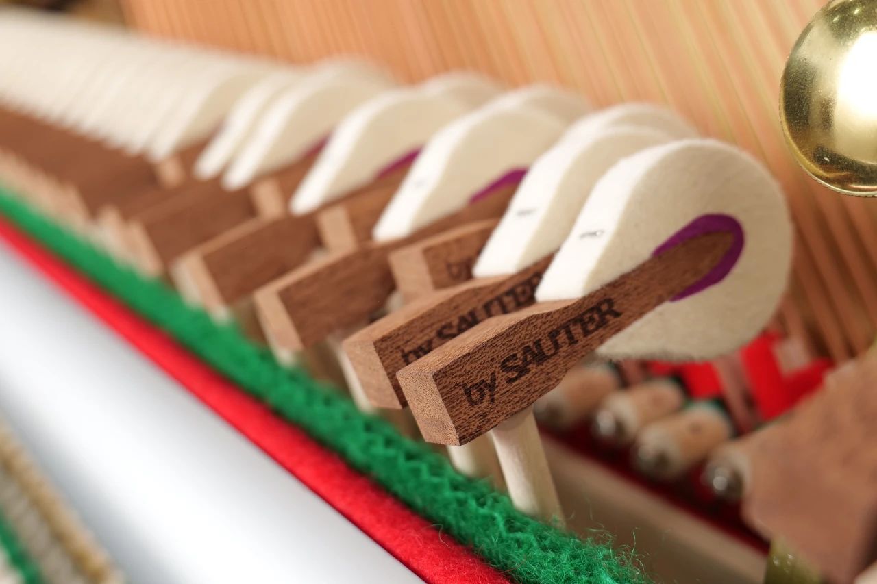 深圳二手钢琴翻新,如何辨别新钢琴和二手钢琴