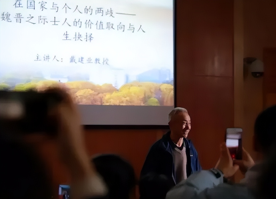 “复旦女神”陈果：从万人追捧到跌落神坛，她到底做错了什么？