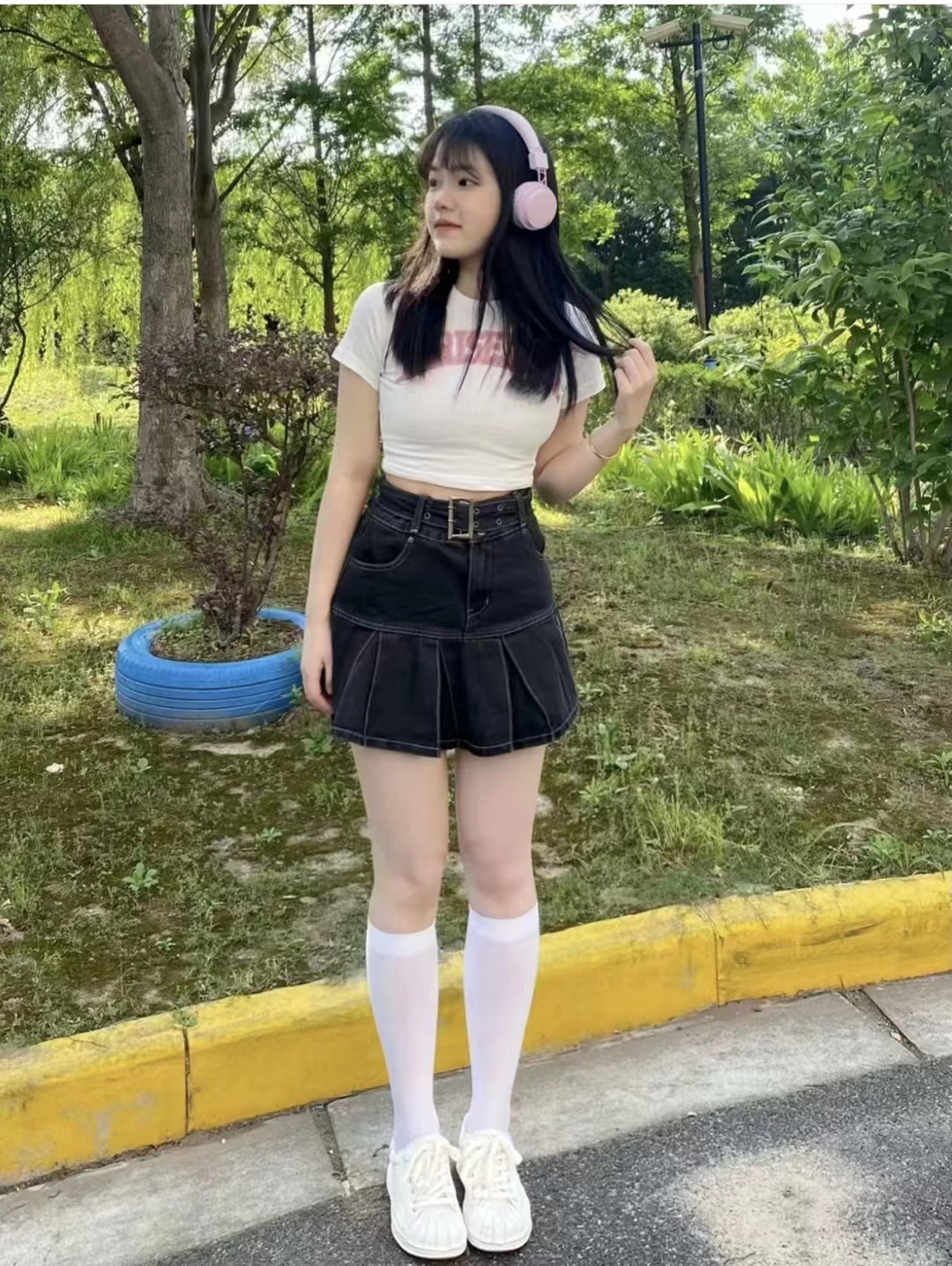 冬季包臀牛仔短裙搭配什么上衣,牛仔短裙配什么上衣比较好看女