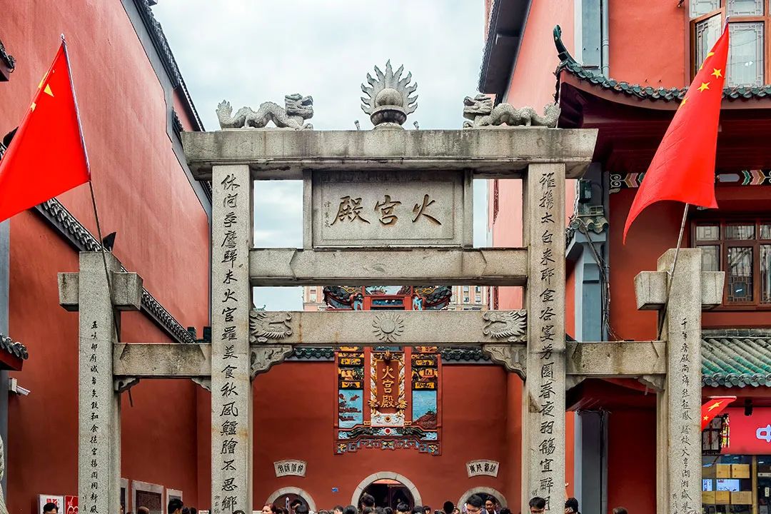 有缘千里来吃“臭”，不用暗号，靠味儿就行