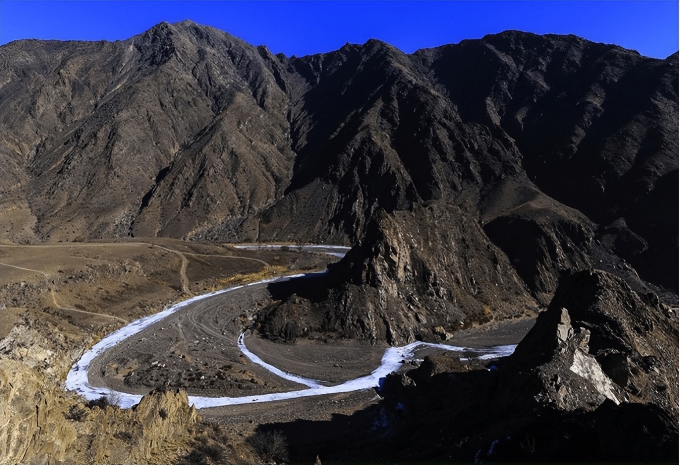 我国为啥不采购蒙方矿石，而是绕路去买澳方铁矿？原因很现实